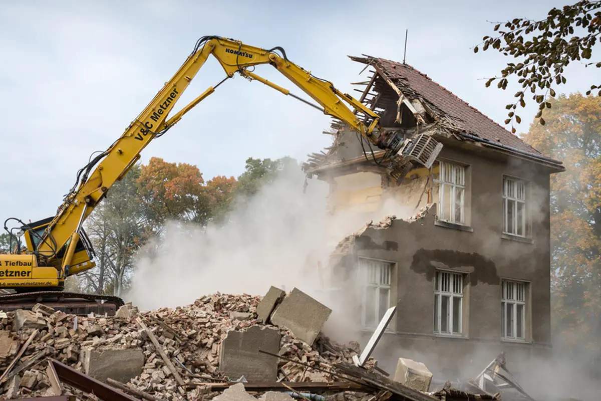 how much does it cost to tear down a house